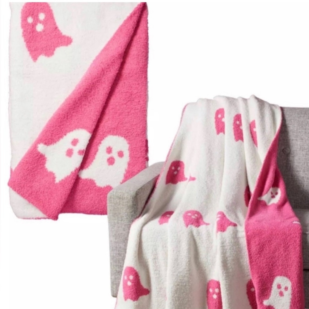 PINK Halloween Ghost Blanket
Viral Boutique Pink Ghost Blanket 🩷👻